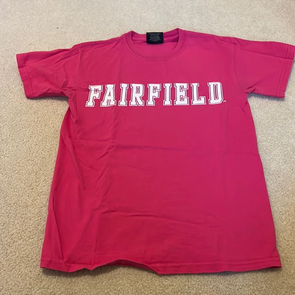 Fairfield University tshirt. Size S. Color pink.